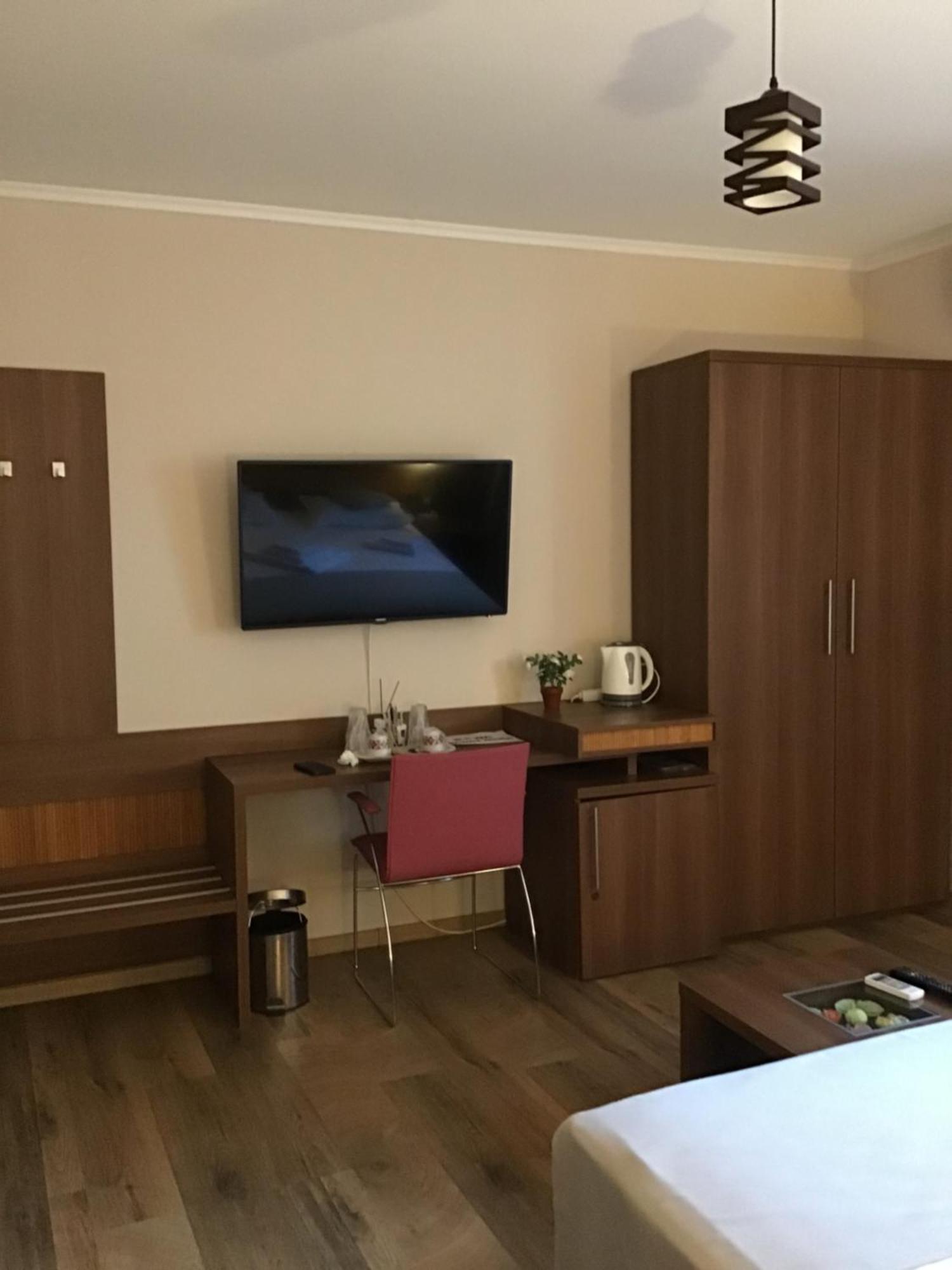Rora Rose * Bucureşti
